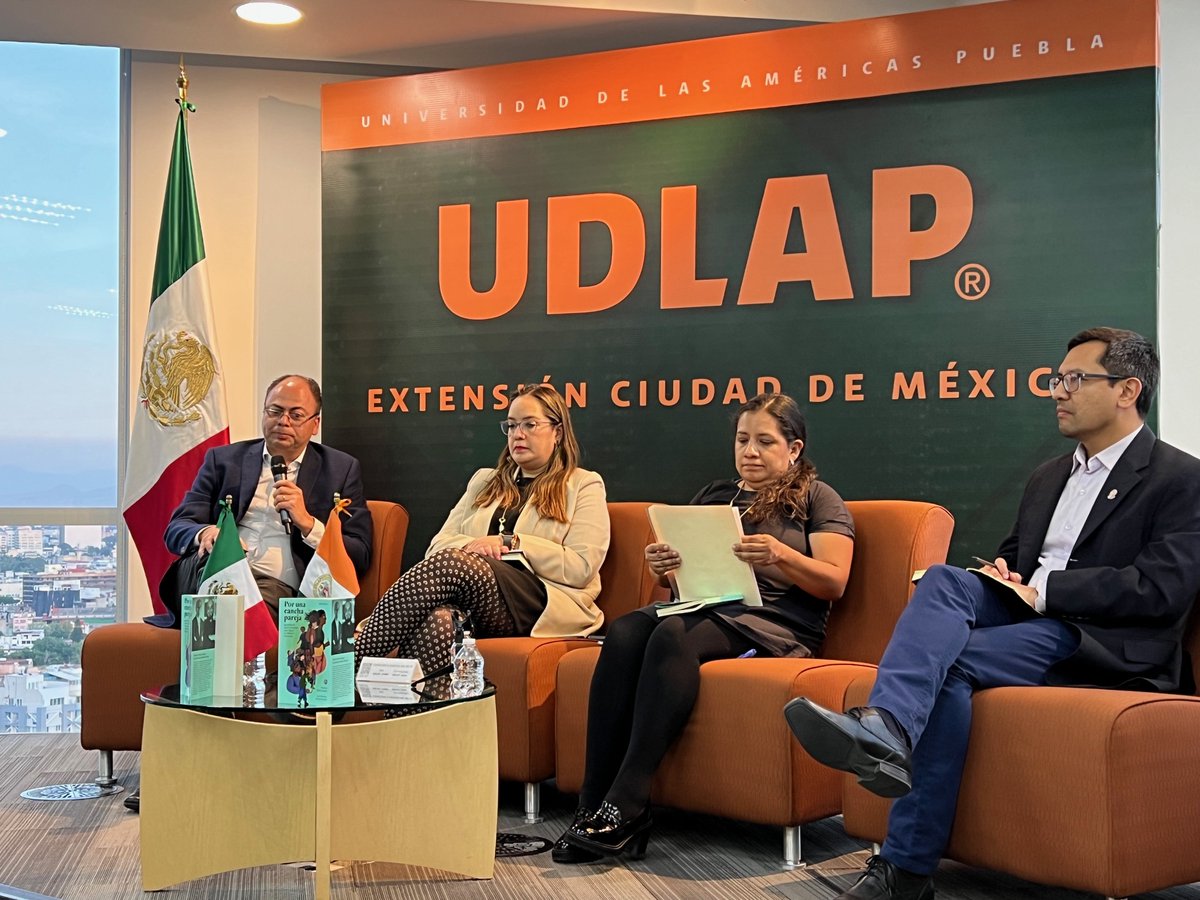 Egresados_UDLAP's tweet photo. Acompañamos en la presentación de su Libro "Por una cancha pareja" al Dr. Roberto Vélez Grajales #EgresadoUDLAP y al Dr. Luis Monroy-Gómez-Franco, en UDLAP Extensión Ciudad de México.
#LoMejordelaUDLAPEresTu @udlap @robertovelezg @MGF91 https://t.co/QyfR5JmMVg