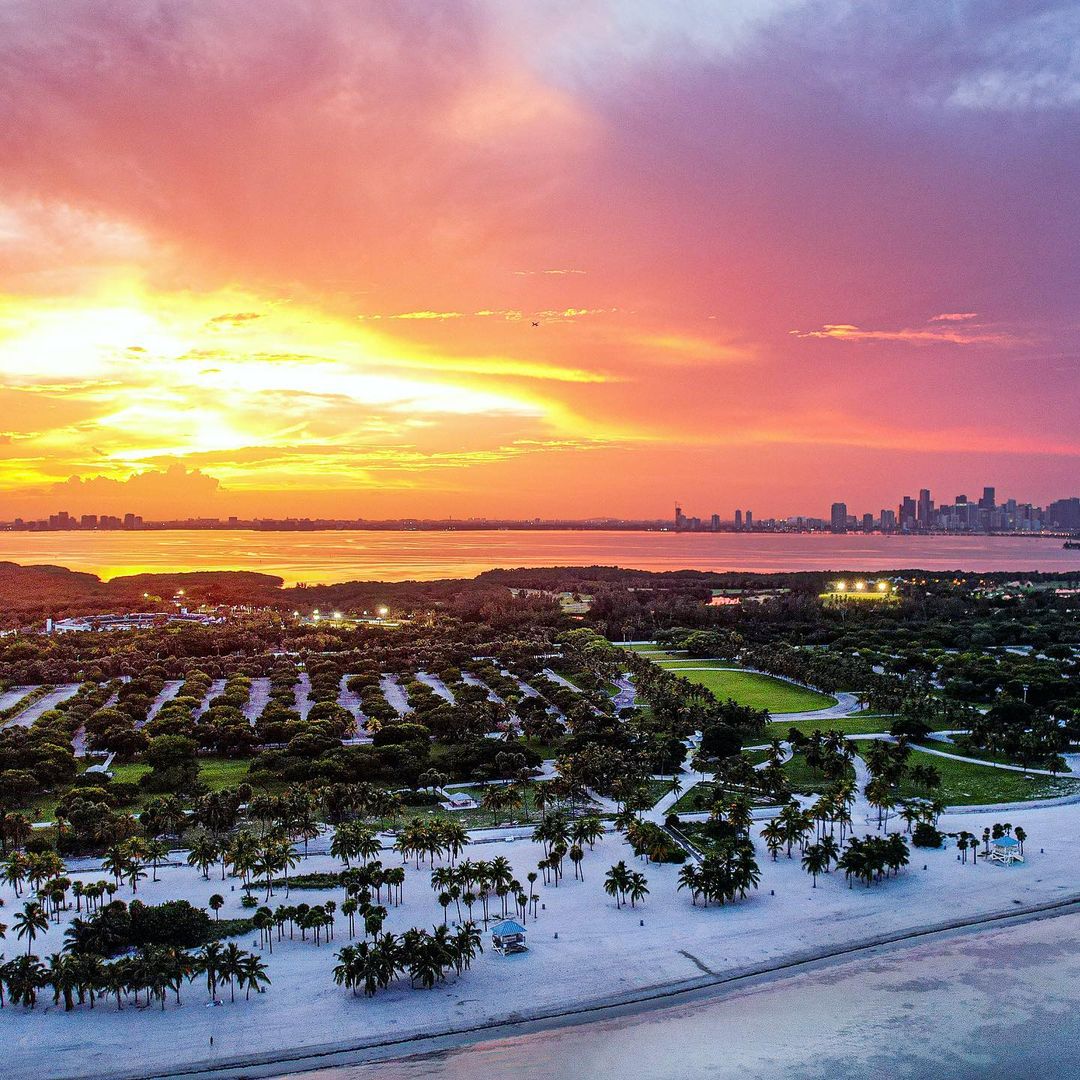 The real reason we stop working at 5pm is so that we don’t have to miss out on beautiful sunsets like these 🌅🌴 #FindYourMiami (via IG/kouspic)