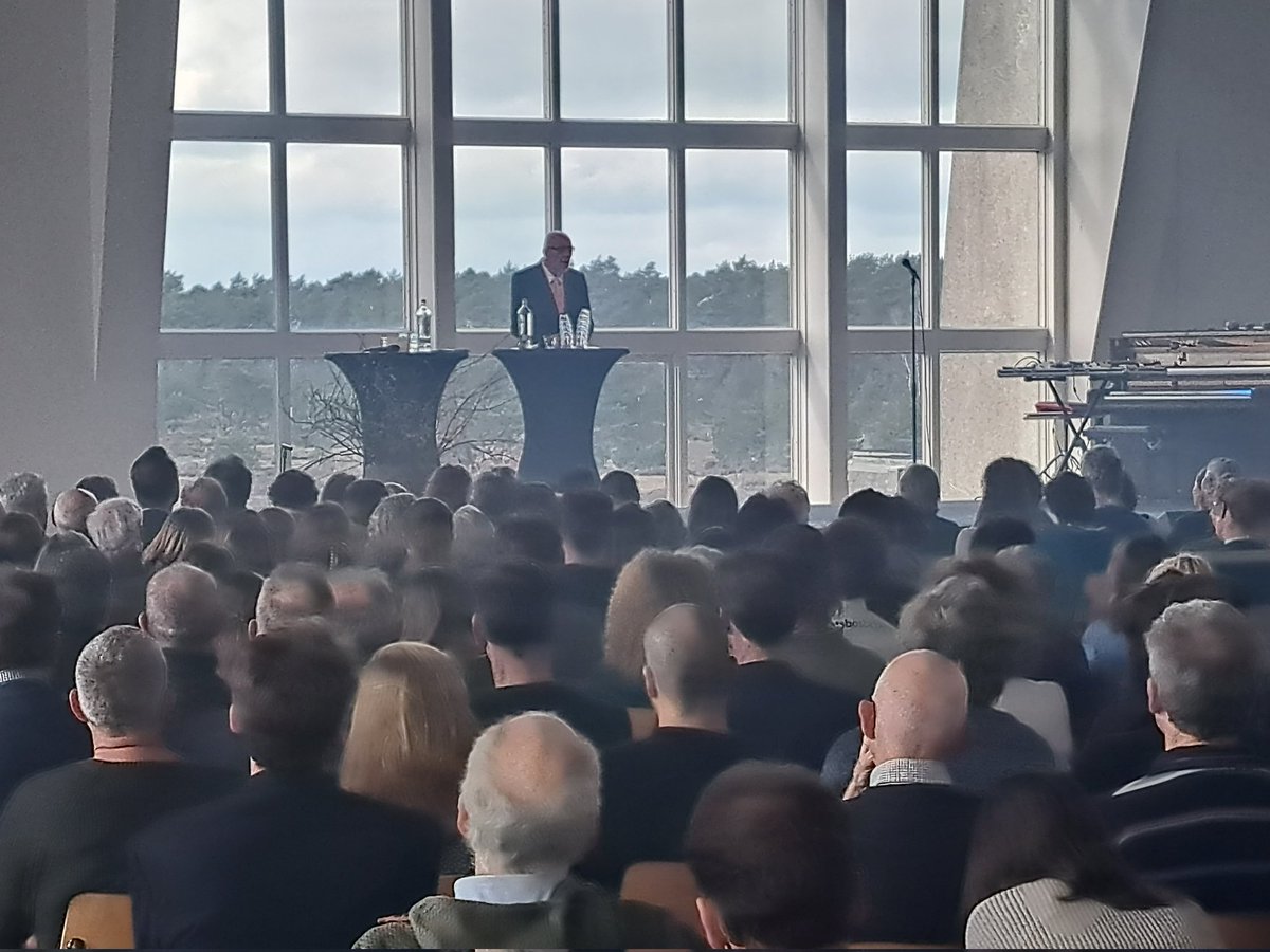 Afscheid van Mathijs Schouten bij <a href="/staatsbosbeheer/">Staatsbosbeheer</a> op <a href="/hierradiokootw/">Radio Kootwijk</a> was echt heel inspirerend! Zijn woorden resoneren na: "de relatie tussen denken en handelen mbt natuurbeschermen kunnen we zien als een cognitieve dissonant!"