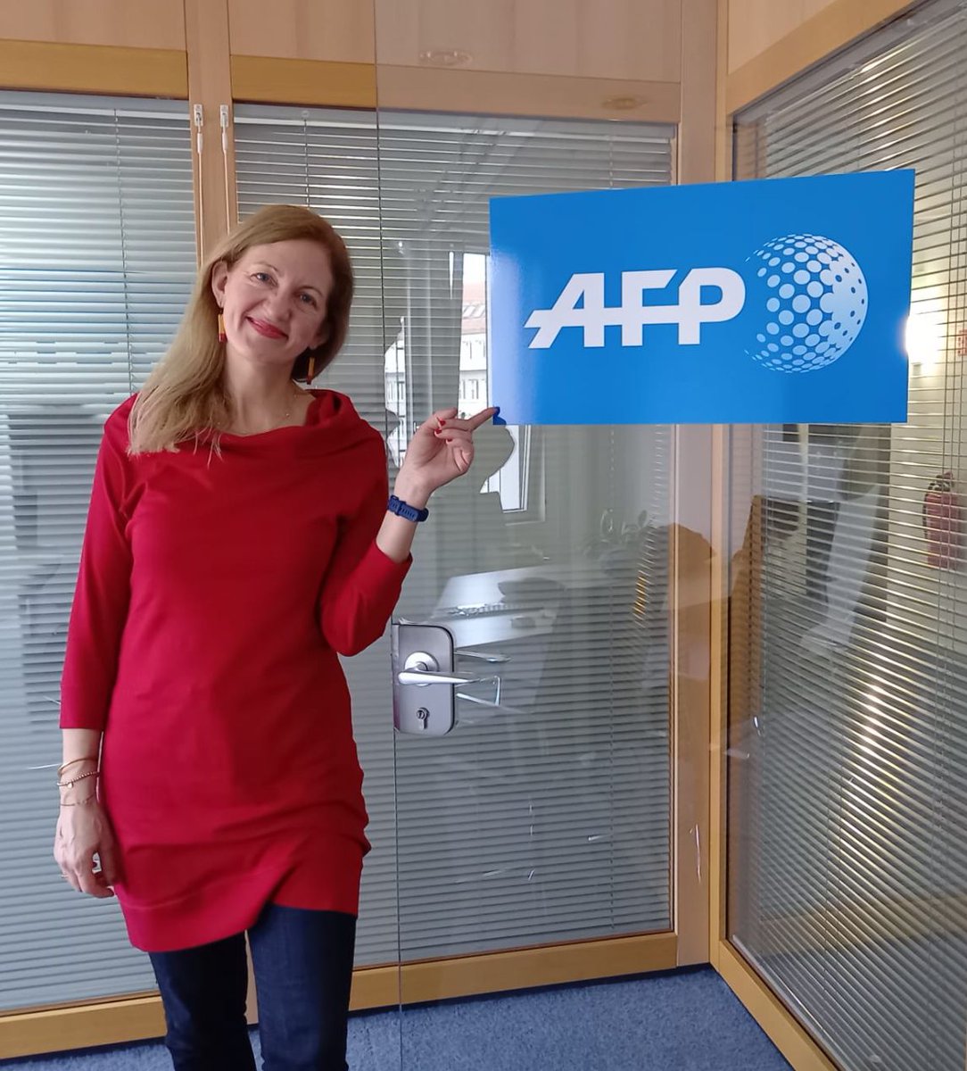 Deborah Cole tweet media