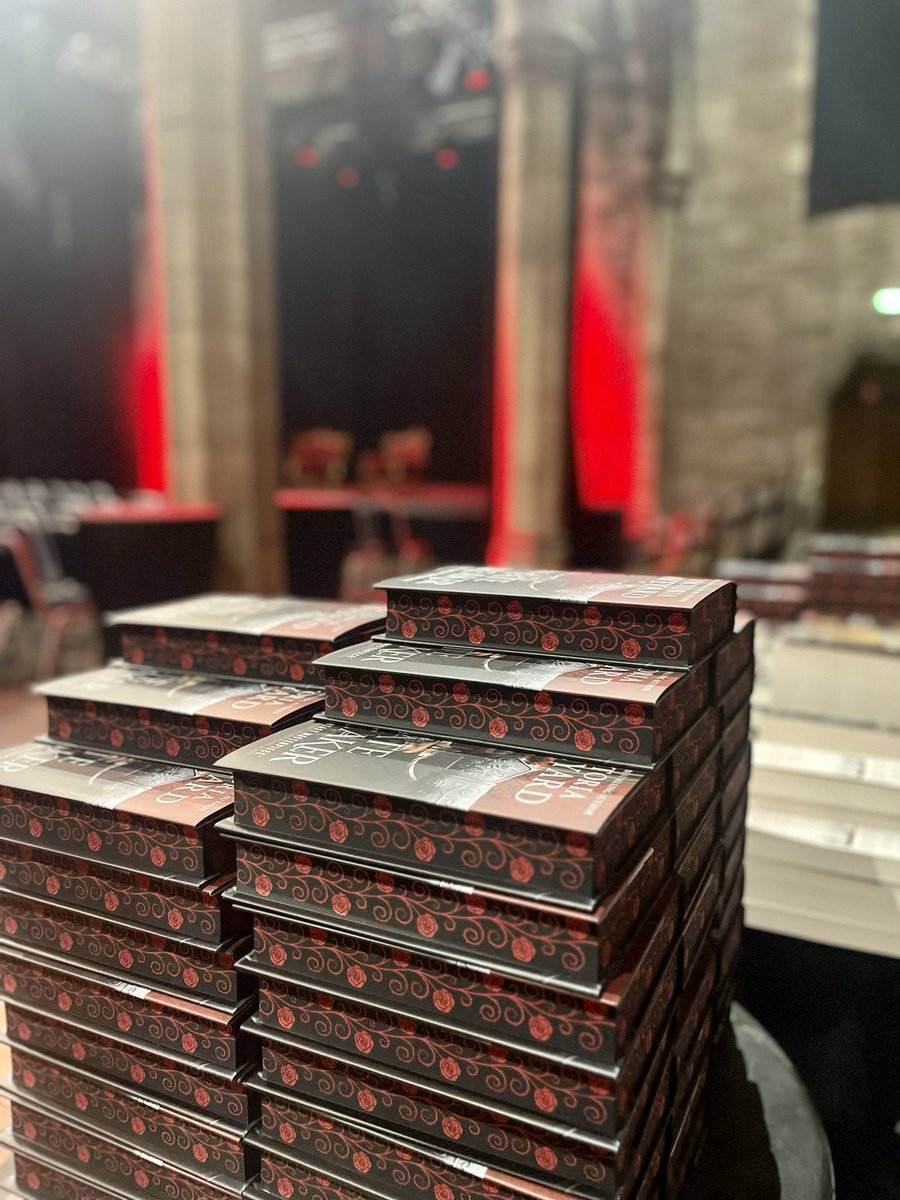 Thank you so much to everyone who attended our fantastic event with Victoria Aveyard and Elle Machray last night! ⚔️ We have a limited number of the signed exclusive edition of Fate Breaker and Elle’s Remember, Remember available in-store! Pick up a copy before we sell out! 📚