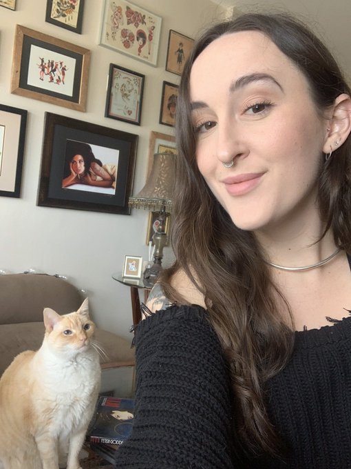 EVERYONE BETTER WISH BUTTONS A HAPPY 15TH BIRTHDAY OR ELSE!!!   🎈🎁🐈💯💸😻🎉🥳 https://t.co/tqHX1Kd5lR