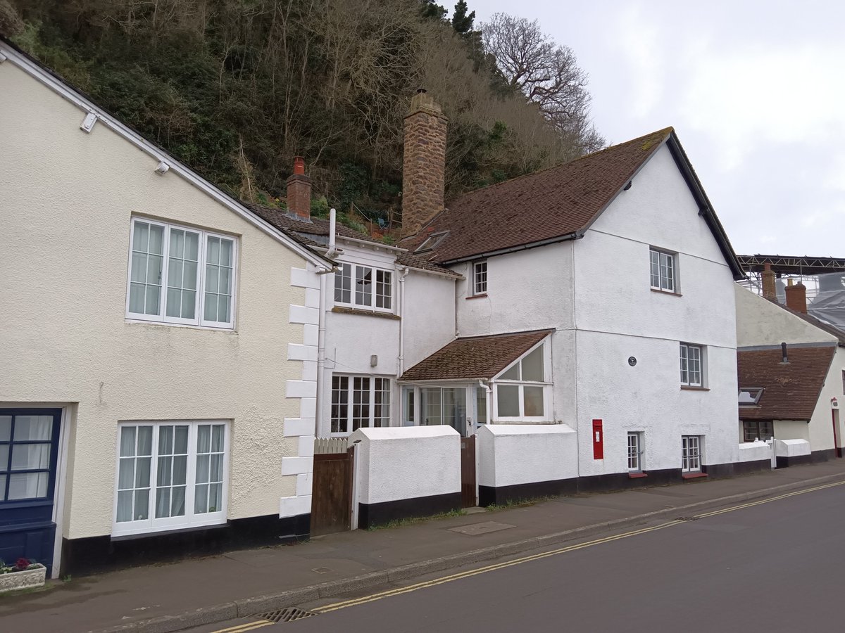 Happy #PostboxSaturday from Minehead, near the quay.