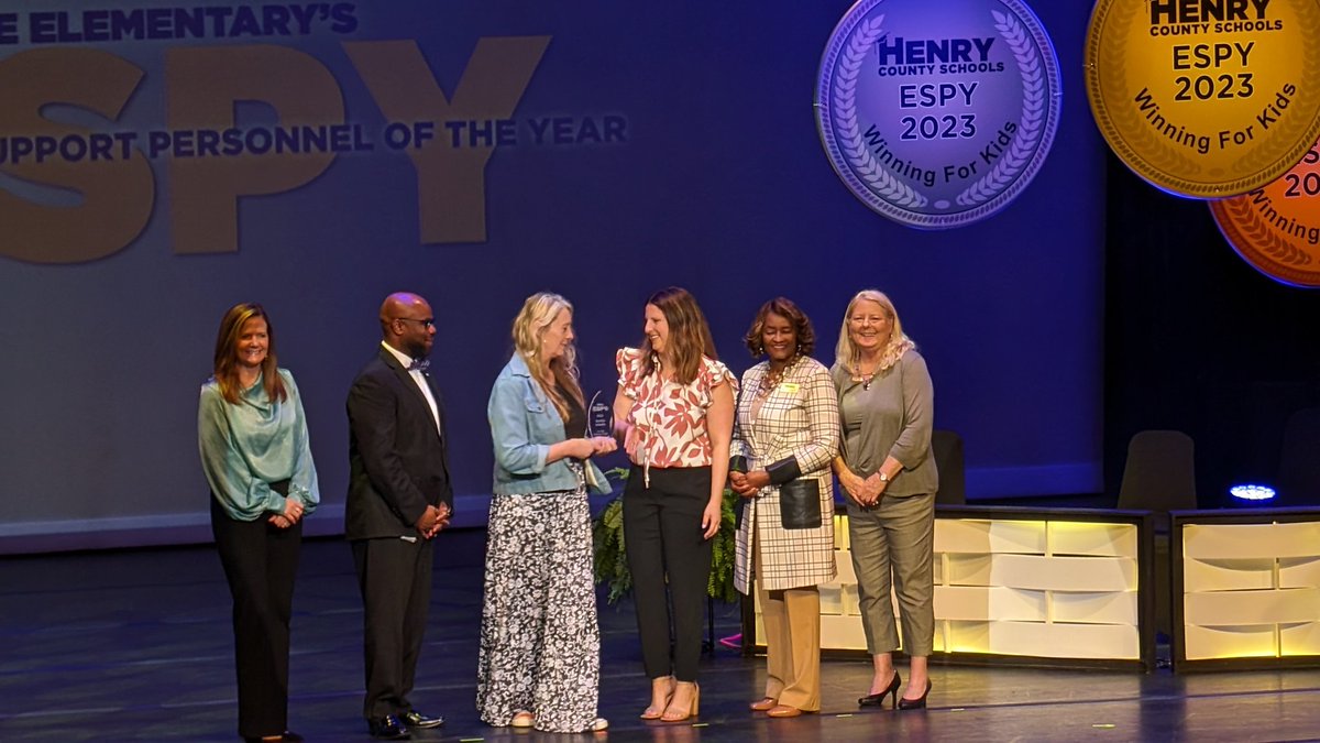 MickiFoster's tweet photo. So very proud of Jackie Adams as she represents our school well! She is an amazing paraprofessional and has a heart for kids! https://t.co/EFISzhXiW4