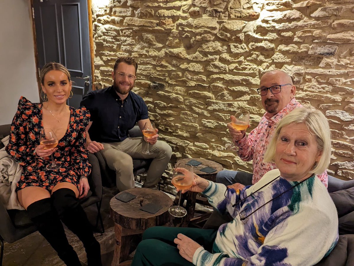 HareScawton's tweet photo. Amazing to have #TheWheelers back @HareScawton, visiting us for over 10 years! Always a pleasure to see them!
5.5hr drive each way to visit us! 😮 #WorthADetour! @MichelinGuideUK @AAHospitality #RepeatGuests
#Recommendations
#YorkshiresBestKeptSecret 🤫
#LoveWhatWeDo 💕 https://t.co/5nW0CSinZW