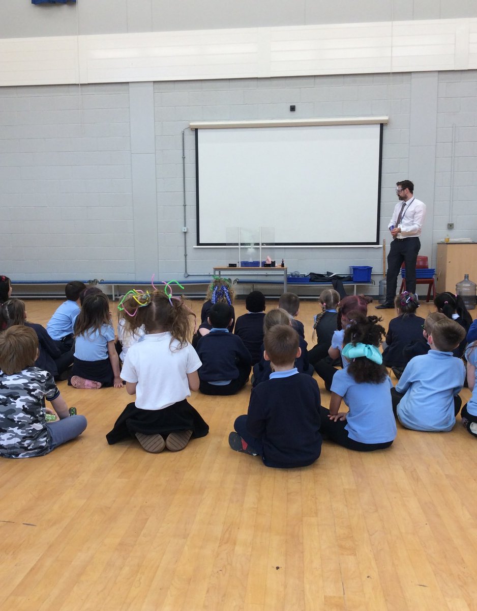 MissHaslamMVP's tweet photo. Today’s assembly as part of science week we were lucky enough to watch some cool experiments 🔬🥼🧪 https://t.co/ZtrEXzXM6P