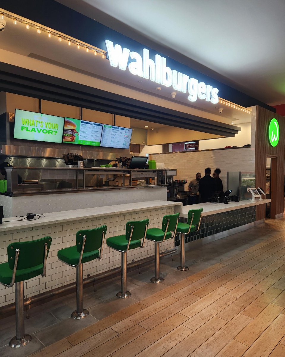 Wahlburgers tweet picture