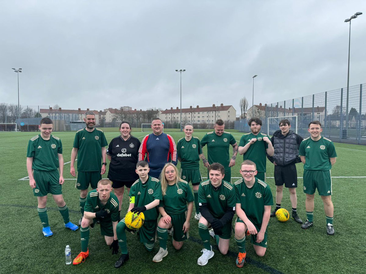 The final week of our @CashBackScot project saw our participants host a successful 11-a-side football match at Toryglen 😁🍀 Big thanks to @quarriers and @fire_scot for supporting us! @CelticFC | #CB4C ⚽️