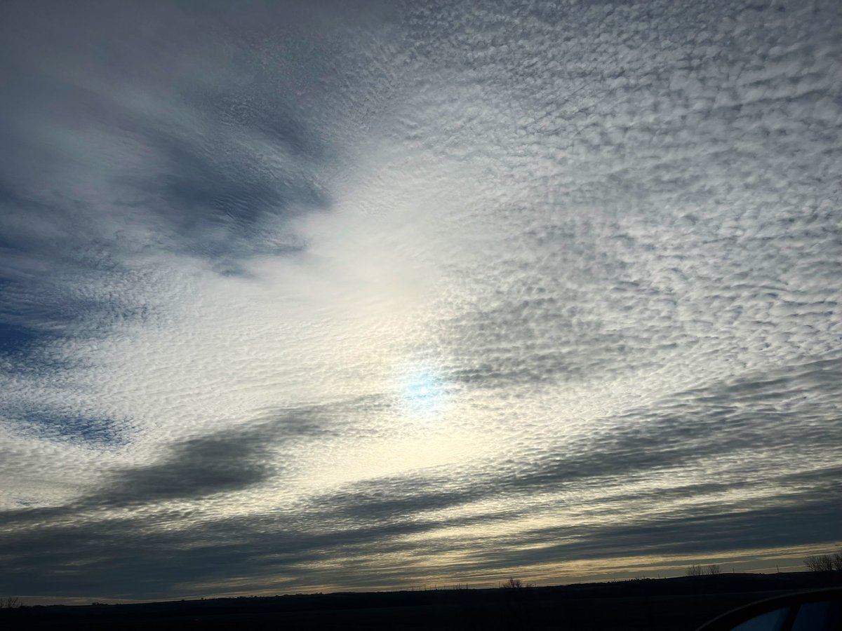 LisaHender's tweet photo. @wibw clouds in Junction City this morning! https://t.co/RWt4bRAOhl