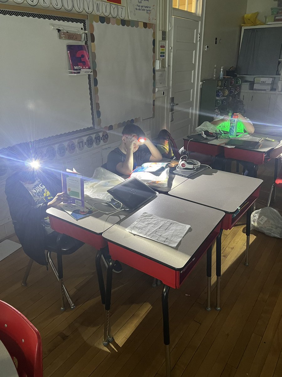 NicoleMoneyham's tweet photo. Happy Friday-YAY!!! It was flashlight Friday in Ms. Wilkie’s 3rd gr. class at Tate Es!! We enjoyed watching her students apply reading strategies during independent reading time in this fun way. @GrowingRdrsGA @GOSA_GA #GAGrowsReaders @PickensCountyGA https://t.co/7f9GsZgvv6
