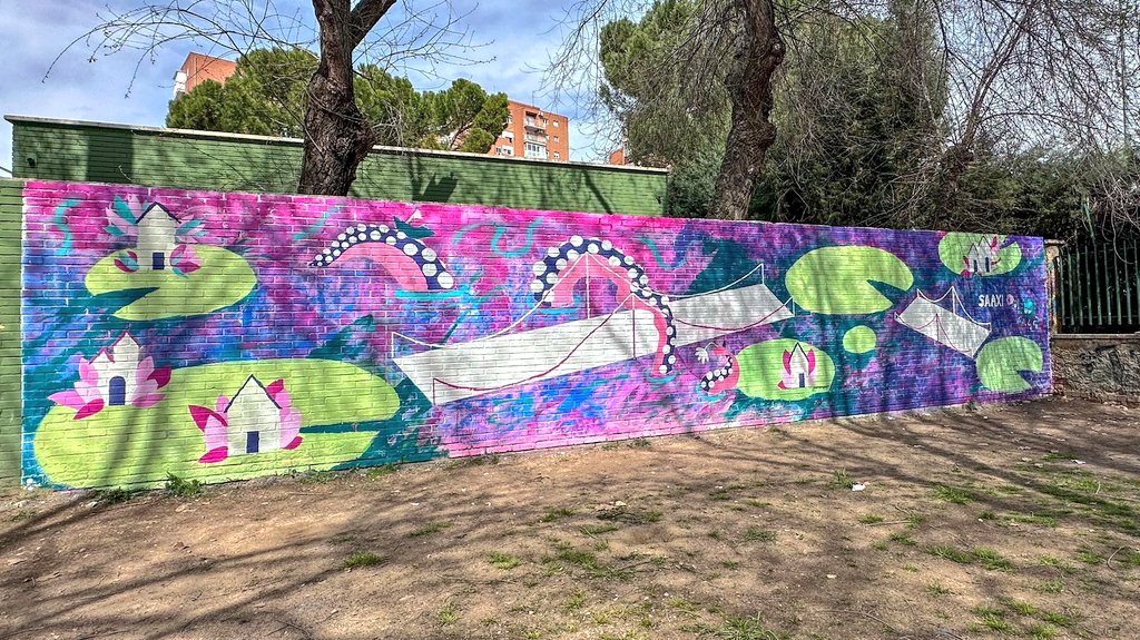 JUVENTUD | 🧑‍🎨 La concejala de Juventud, @PiliCruz_ ha acudido a 'La JUVE' a agradecer a los integrantes de la 'Delegación de Alumnos de la Escuela de Arquitectura' de la @UAHes, su participación en la nueva pintura que decora uno de los muros del espacio de los jóvenes en la…