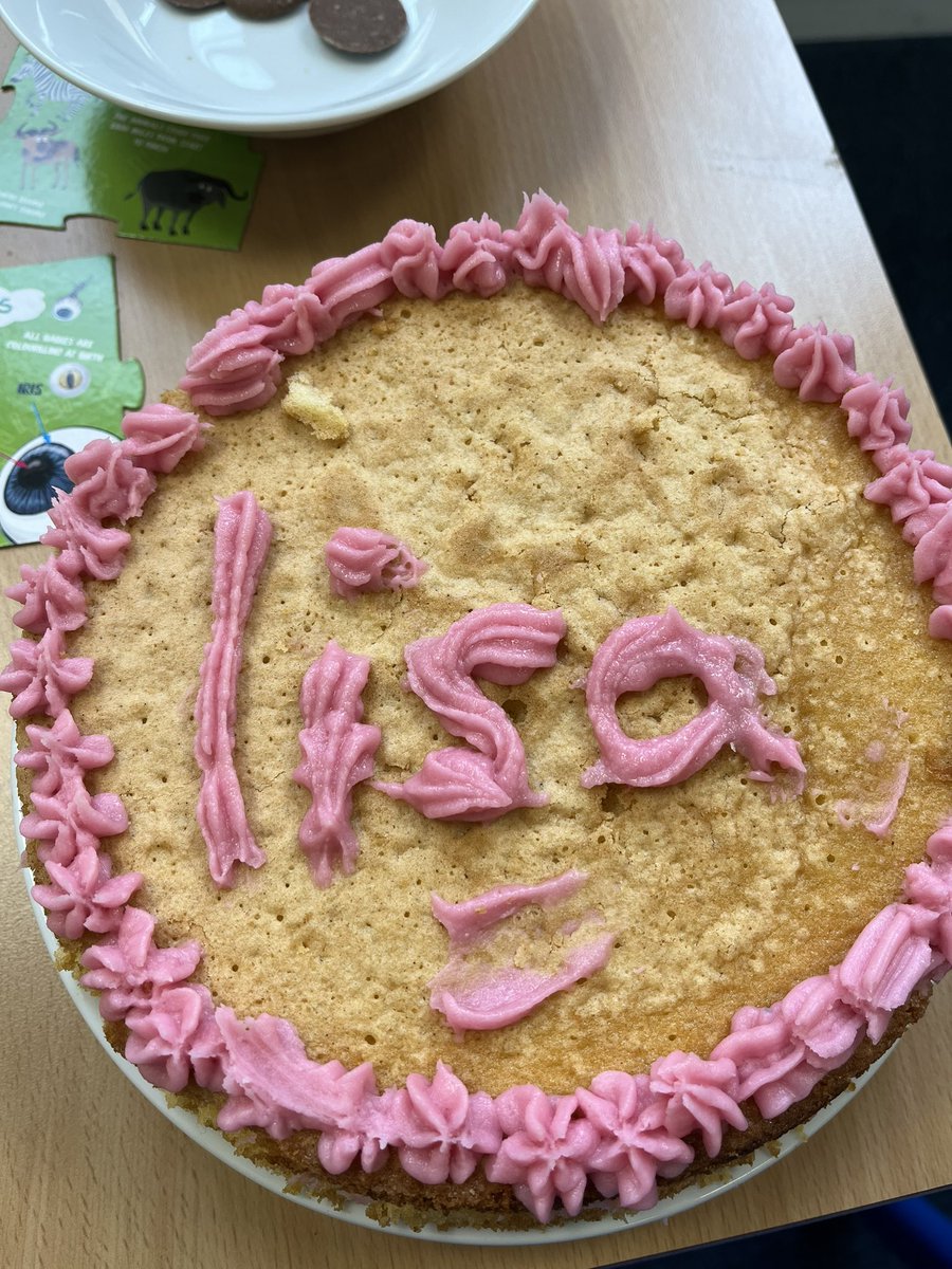 When it’s your birthday and one of your students makes you a cake and a card 🥰 #thoughtful #surprise #memories