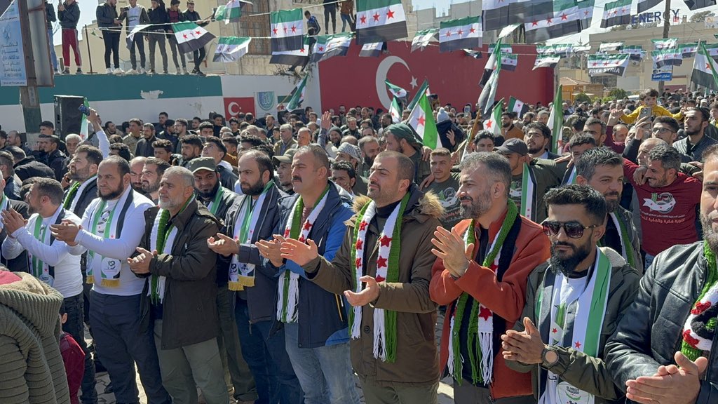 YaserAbdulrahim's tweet photo. في هذا اليوم ١٥ آذار  يجتمعُ فيهِ شهر رمضان المبارك وهو يوم جمعة وذكرى انطلاق ثورتنا المباركة.

كل عام وأنتم بخير أحرار سورية على امتداد هذا الوطن..
كل عام وثورتنا بخير ومستمرة حتى إسقاط نظام الأسد، حتى نصل إلى الحرية والعدالة والكرامة.

اللهم اجعل في رمضان وفي ثورتنا نجاةً لنا من كل المصائب، وفرجاً من كل كربٍ وهم، ونهايةً لكل ظالم، وعتقاً من النار، ونوراً يضيء عتمة قلوبنا..
ياجبار...
#الثورة_السورية_العظيمة
#الثورة_السورية_مستمرة