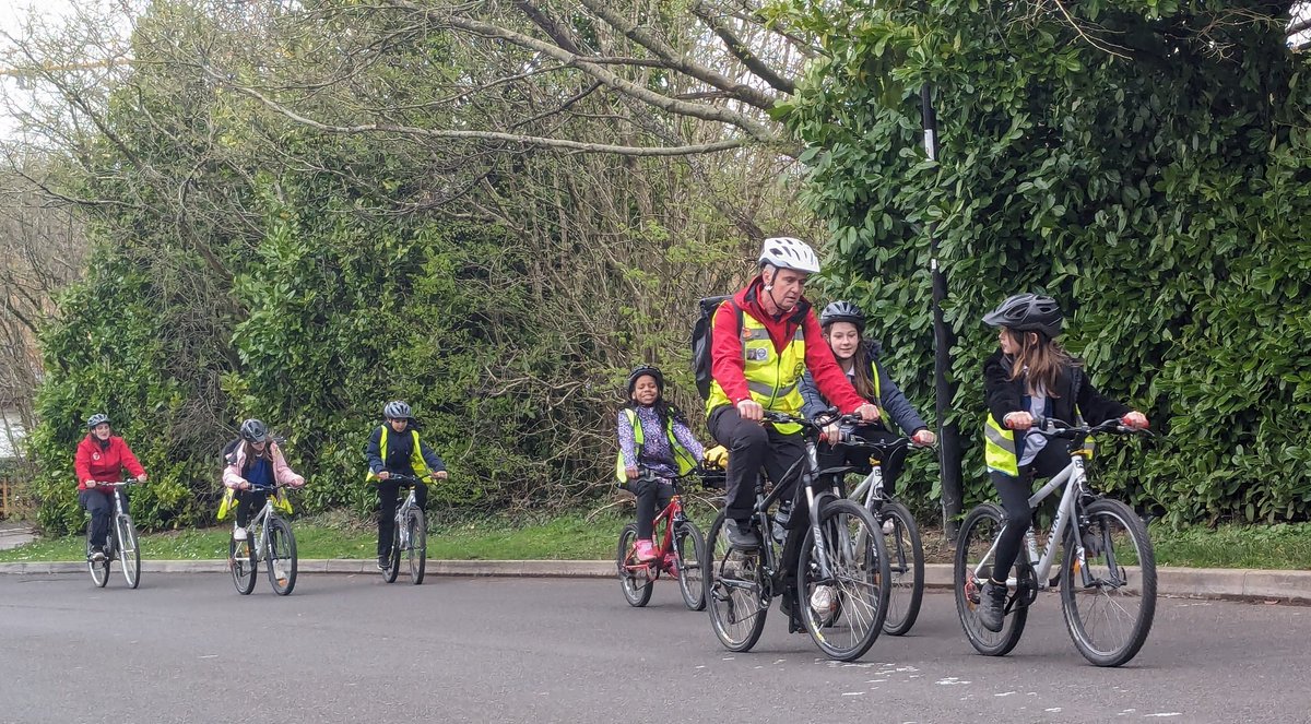 Fantastic week of @BikeabilityUK at Hightown Primary school, big thanks to the families & school for letting us share these nice pictures! Many pupils achieved level 2 & a number of others learned to ride for the first time! Well done! @inspire_learnin #thornhill @MyJourneyHants