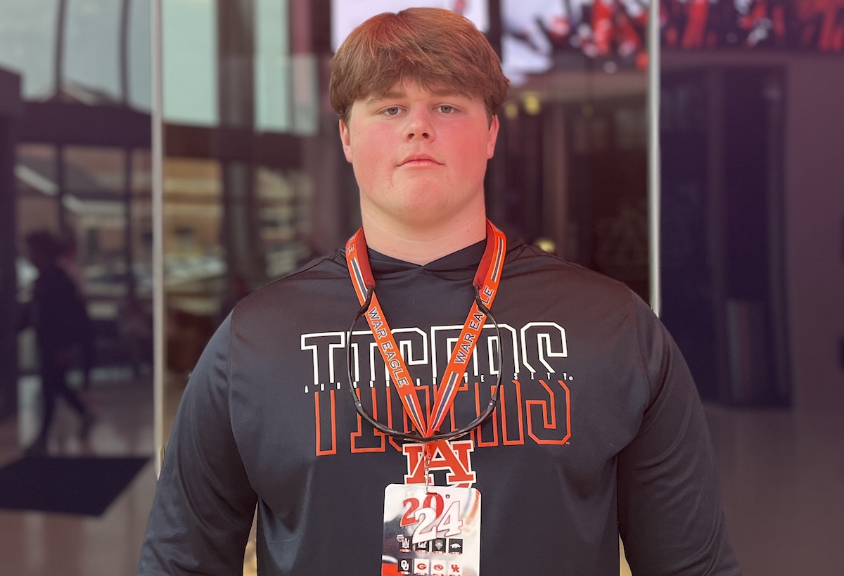 Auburn is one of three programs that will for sure get an official visit from Mal Waldrep. The OL prospect continued to grow his relationship with Jake Thornton during his visit Thursday. 'They obviously show me that they want me a lot.' STORY📚: auburn.rivals.com/news/auburn-ge…
