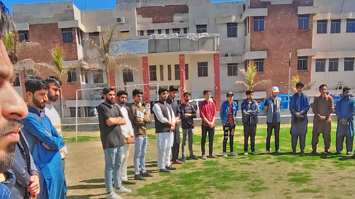 jamiatmust's tweet photo. الکہف سرکل | بلاک سی
آج اسلامی جمعیت طلبہ بلاک سی کا ہفتہ وار الکہف سرکل ہوا جس میں  ناظم بلاک سی برادر حنظلہ امتیاز اور  ناظم سٹی کیمپس برادر عدیل احمد نے خصوصی شرکت کی-  
#weekly_al_kahf_circle #JamiatAKGB #MustJamiat #JamiatForStudent #Ramadan #RamadanKareem https://t.co/9jpGamrRBi