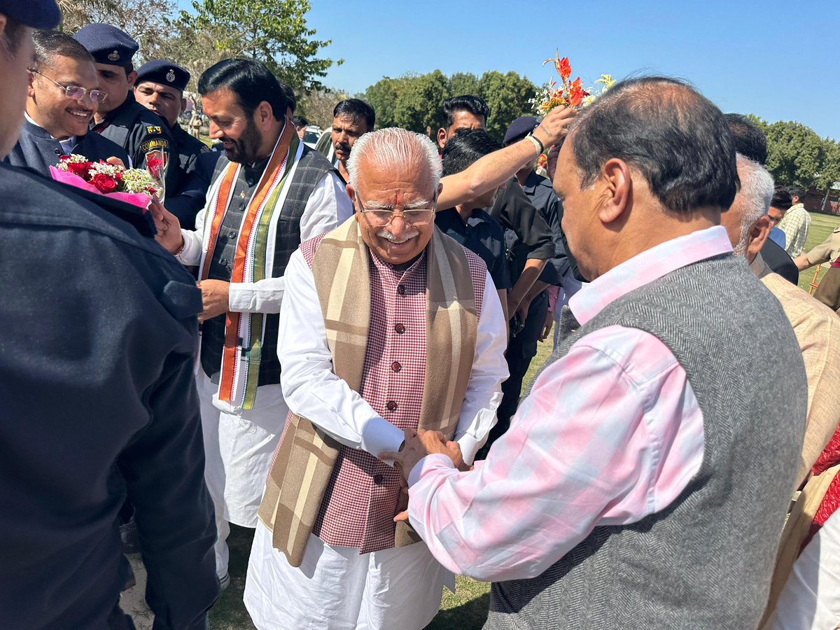 आज कुरुक्षेत्र में संत शिरोमणि सतगुरू रविदास जी महाराज के स्मारक स्थल के भूमि पूजन कार्यक्रम में पधारे हरियाणा के यशस्वी मुख्यमंत्री श्री @NayabSainiBJP जी एवं पूर्व मुख्यमंत्री श्री @mlkhattar जी का अभिनंदन किया।

#Haryana #ViksitBharatViksitHaryana #Kurukshetra