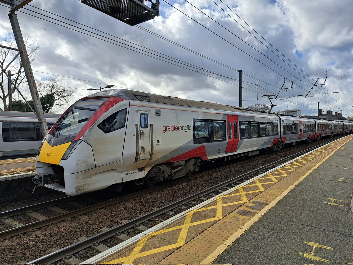 danthetrainman's tweet image. A fun morning and afternoon at Manningtree. #class720 #class745 #class755 #greateranglia #photograghy #ukrailscene