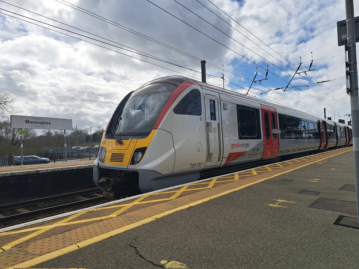 danthetrainman's tweet image. A fun morning and afternoon at Manningtree. #class720 #class745 #class755 #greateranglia #photograghy #ukrailscene