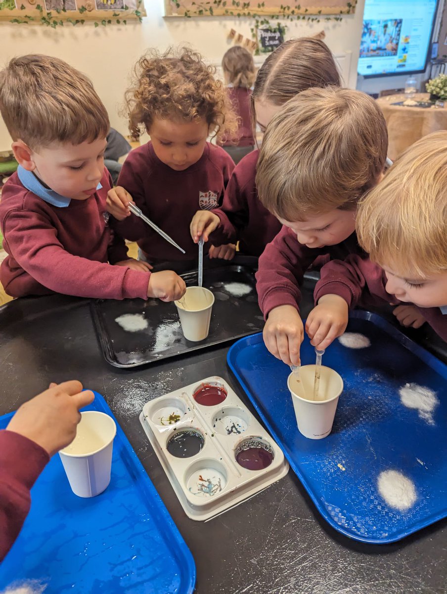 MrsJamesBHPS's tweet photo. #NurseryBHPS thoroughly enjoyed science week!! Our favourite experiment was mixing vinegar, bicarbonate soda and food colouring to make fizzy potions. 🧪 🧫 @BeaufortHillPri @EAS_EarlyYears https://t.co/0g4vNi9uoq
