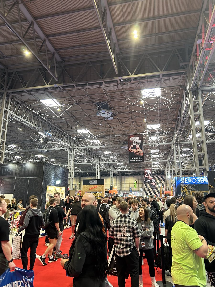 We’ve been at the @arnoldexpouk today, exploring the latest trends and products in the health and fitness sector. Athleisurewear is of course ever popular, but expect to see skincare for pre and post-workouts join the beauty space. #fitnesstrends #healthandfitness