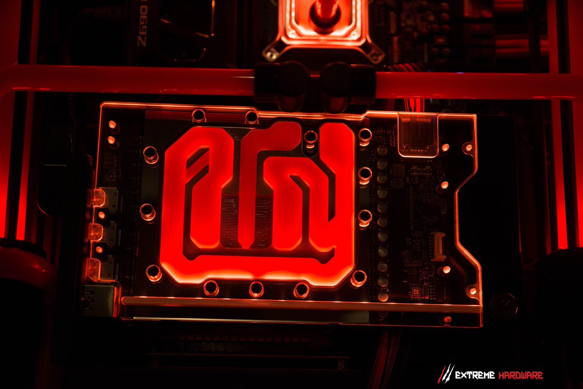 EKbyLMTEK's tweet photo. 🏆 This week's #ShareYourBuild winner is Konrad Pietrusiński from Extreme Hardware, showcasing "AVENTADOR"! This masterpiece boasts unparalleled configuration, dimensions, and liquid cooling. Dive into the details now 👉 https://t.co/6abhTf0MJF https://t.co/wmj9Oz1Dk0