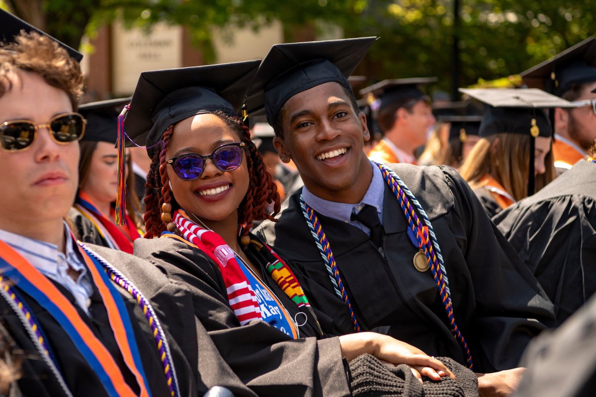 Get to know #Bucknell. ⤵️ 🧑 3,800 undergraduate students 👏 20 average class size 📚 64 academic majors 🧑‍🏫 360+ full-time faculty 🏊 27 division I sports teams 🧑‍🎓 56,000 worldwide alumni 🔗 Learn more at bucknell.edu/meet-bucknell