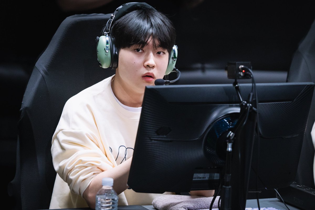 oooooonng_pic's tweet photo. OWCS KOREA WEEK2 day1

#runaway #러너웨이 #prophet #프로펫 https://t.co/So8P6LaB2v