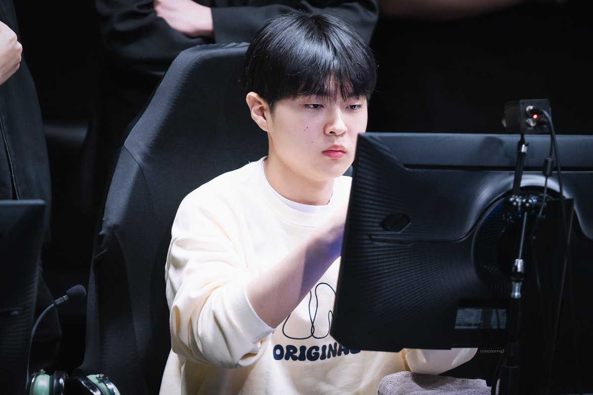 oooooonng_pic's tweet photo. OWCS KOREA WEEK2 day1

#runaway #러너웨이 #prophet #프로펫 https://t.co/So8P6LaB2v