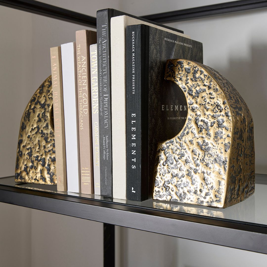 CyanDesignHome's tweet image. Holding stories together— from whimsical shapes adorned with textured cast aluminum to the striking composition of marble panels, these pieces redefine the art of organizing and displaying your favorite books.📚✨ 

#cyandesignhome #cyandesigntransformed #bookends #shelfdecor