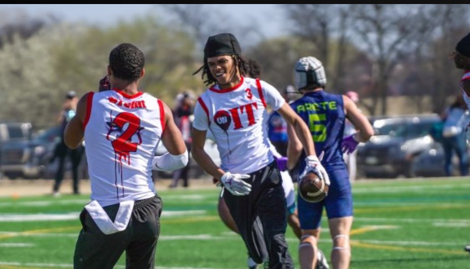 AceGilliam3's tweet photo. Come check us out! Going for our fourth tournament win in a row! 💍🏆#TheunIT918 #Platinum18U #WeTooDeep #ITfactory🤡 @DarealKjones20 @TheUnitFootball https://t.co/ExYhbsGwTr