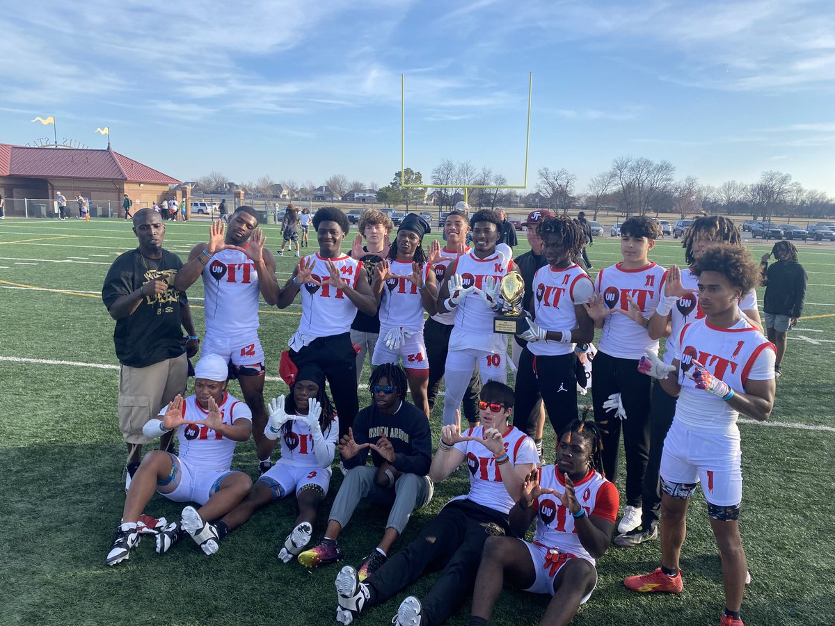 AceGilliam3's tweet photo. Come check us out! Going for our fourth tournament win in a row! 💍🏆#TheunIT918 #Platinum18U #WeTooDeep #ITfactory🤡 @DarealKjones20 @TheUnitFootball https://t.co/ExYhbsGwTr