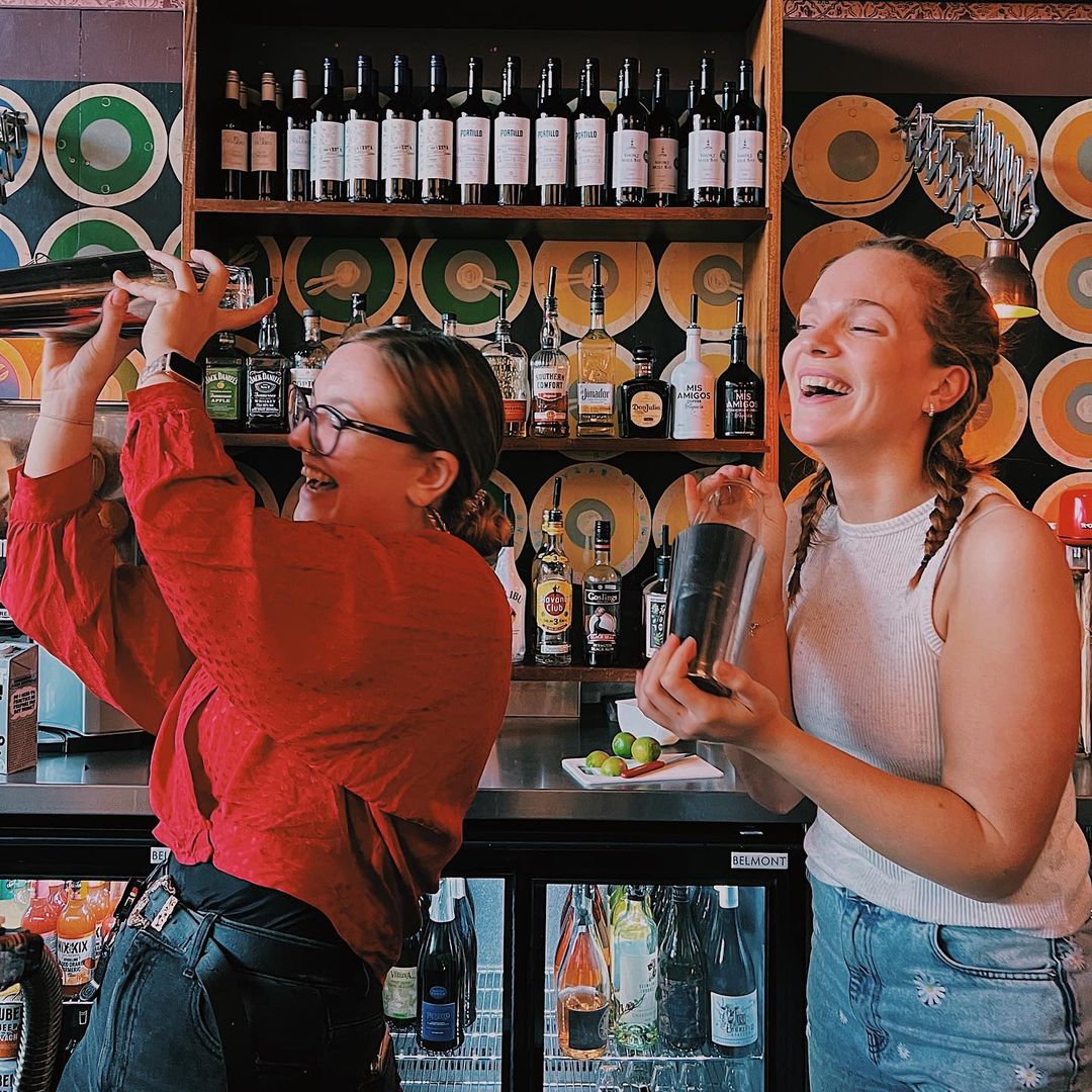 Shake up your weekend!

Join us this weekend for our range of Lounge classics
alongside a host of refreshing spritzes, signature
mojitos, and our tempting alcohol-free options.

Find out more via the link in our bio.

📸 Navarro Lounge