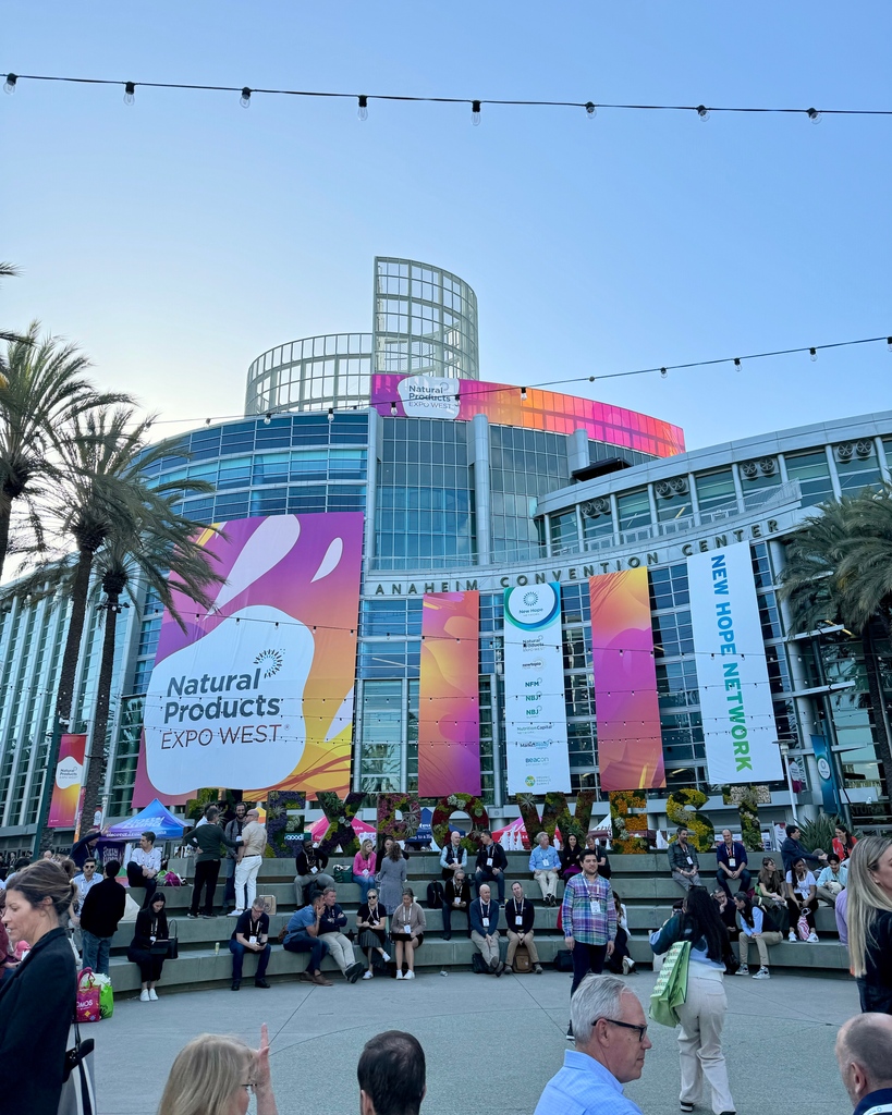 RindSnacks's tweet photo. Peelinβ nothing but good vibes at @natprodexpo West this year π€π΄ Team RIND has been busy bringing our absolute zest to the show π If youβre out in Anaheim, swing by our booth #N2125 π
#ExpoWest #expowest2024 #anaheim #RINDSnacks #team #startup #tradeshows https://t.co/i9KP741zVR
