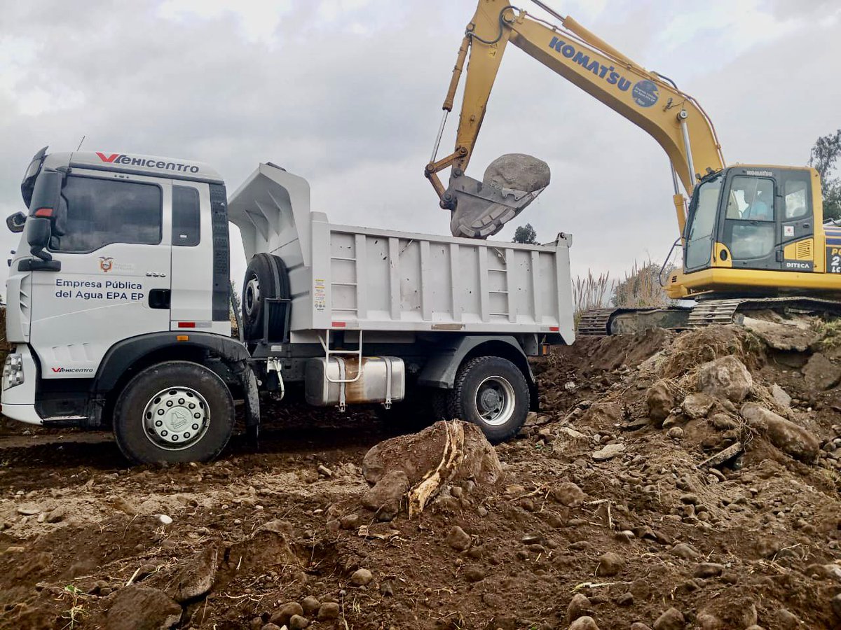 EmpresaaguaEc's tweet photo. #EPAinforma ¡Seguimos trabajando!
Continuamos con los trabajos de transporte de piedra para el relleno del socavón en el túnel del sistema Latacunga-Salcedo-Ambato.
#NuestroTrabajoContinúa #ELnuevoEcuador