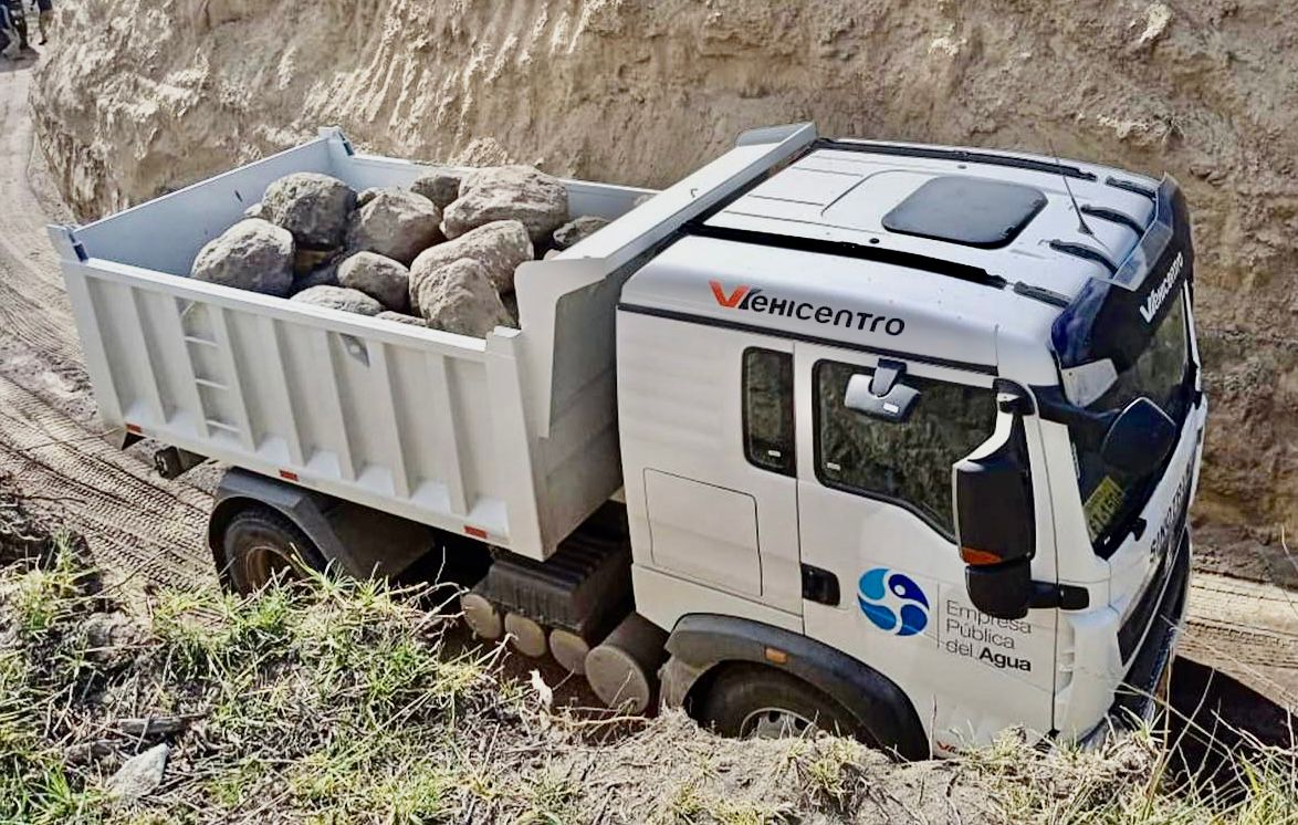 EmpresaaguaEc's tweet photo. #EPAinforma ¡Seguimos trabajando!
Continuamos con los trabajos de transporte de piedra para el relleno del socavón en el túnel del sistema Latacunga-Salcedo-Ambato.
#NuestroTrabajoContinúa #ELnuevoEcuador