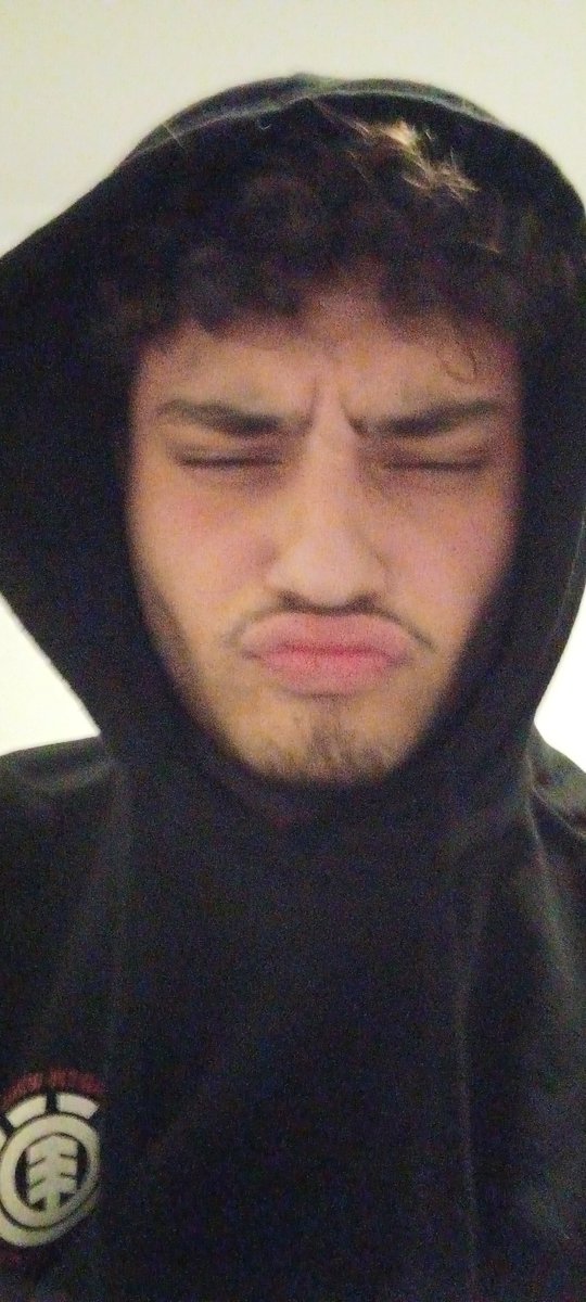 rickyedit's tweet photo. me siento fatal, creo que me estoy riendo de un chaval que lleva 20 años luchando contra el estreñimiento crónico https://t.co/pbPW0DObPQ