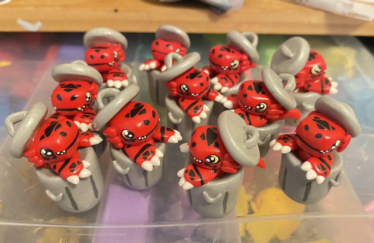 chaoticmeatloaf's tweet image. um… someone left a bunch of TRASH????? on my desk????????
..
#guilmon #digimon