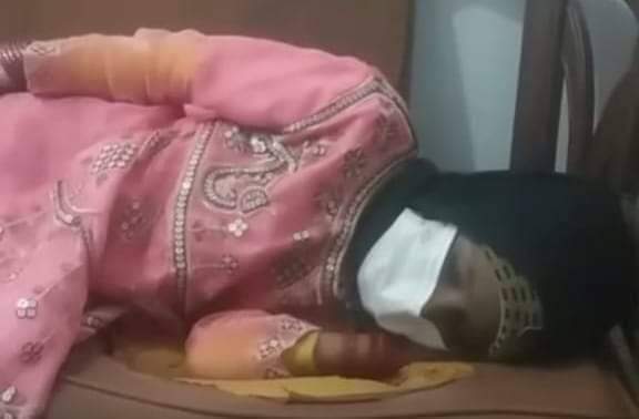 Zynweb3's tweet image. بنوں خلیفہ گلنواز ہسپتال میں ایک بچی کی فریاد
مجھے صرف اتنا خون دے دیں کہ عید گزار لوں۔ اس کے بعد بے شک مر جاؤں۔ 😥😥😥
خون گروپ A نیگیٹیو ہلپ نہیں کر سکتے تو پلیز پوسٹ کو ریسٹ کر دیں آپ کی وجہ سے شاید کوئی مدد کر دے.....
Contact #03313864950