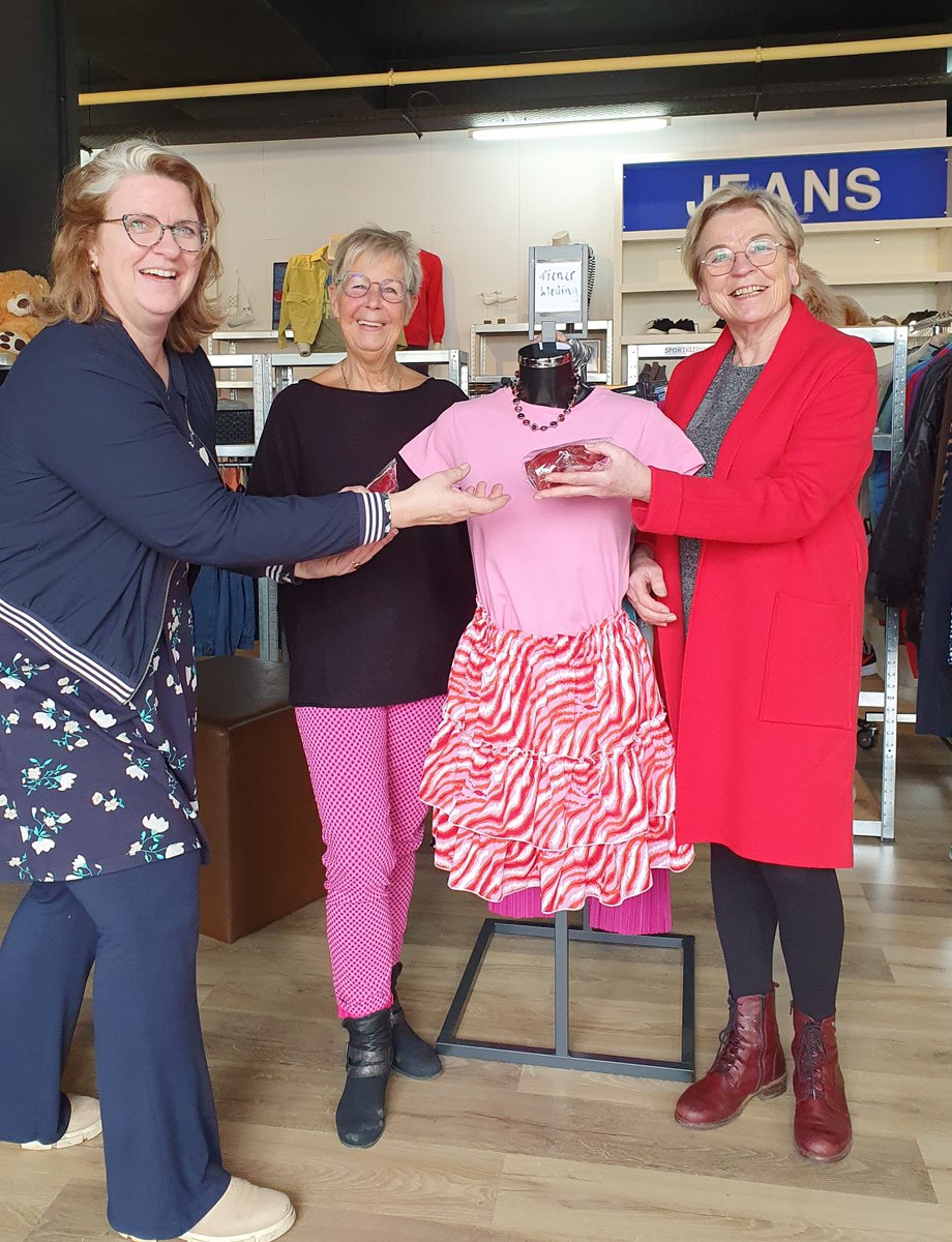 SPECIALE PLUIM VAN DE PVDA VOOR 2 BEDRIJFSLEIDSTERS KLEDINGBANK MAXIMA

pvdawesterkwartier.nl/speciale-pluim…

#pvdawesterkwartier
#internationalevrouwendag