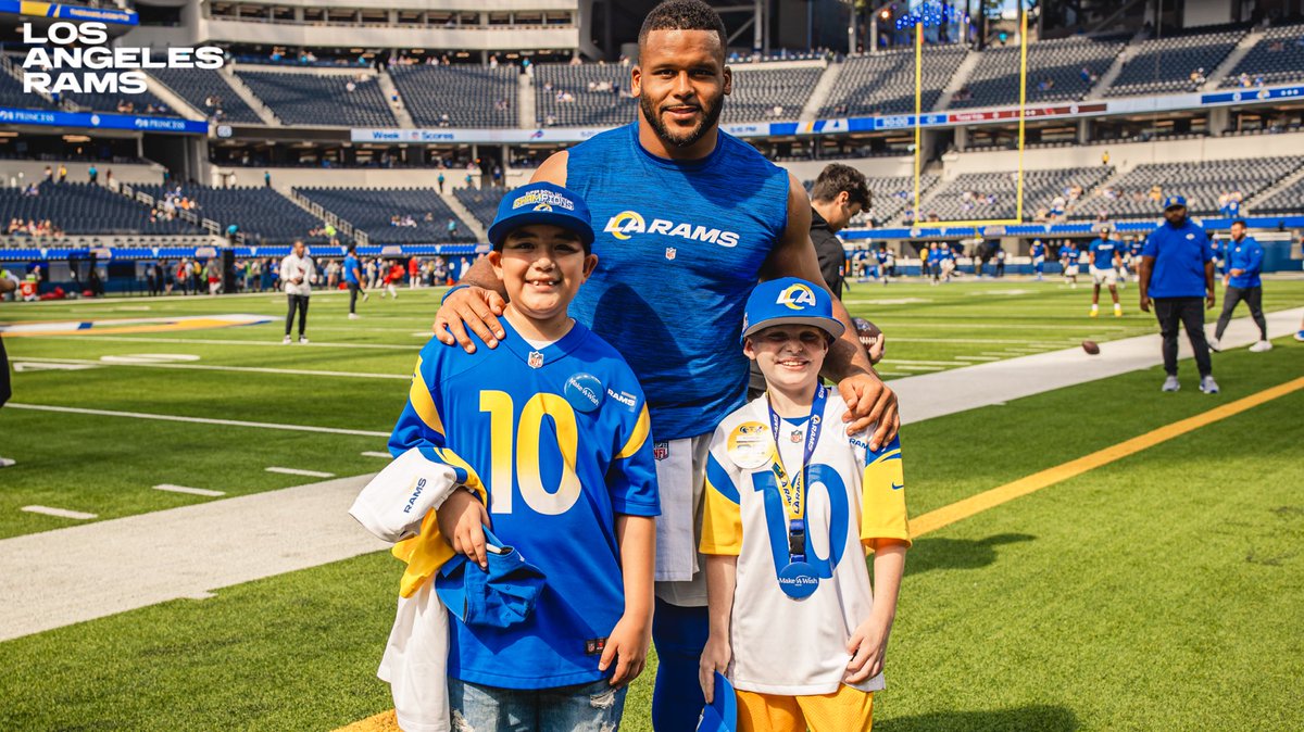 RamsCommunity's tweet photo. 1 of 1. 💙 

Thank you for giving so much to the LA Community, the 🐐 on and off the field. https://t.co/pFGYDsXbkE