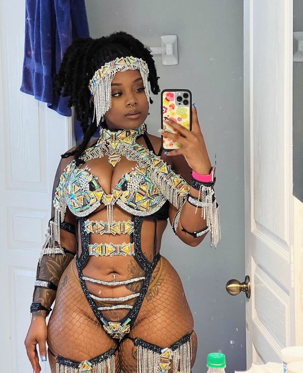 MascotsIntl's tweet photo. Numba 1 inna di good look book

#MascotsInternational
#MascotsJouvert
#MascotsCarnival
#MiamiCarnival
#Soca
#Miami https://t.co/R7Uf4nuTYk