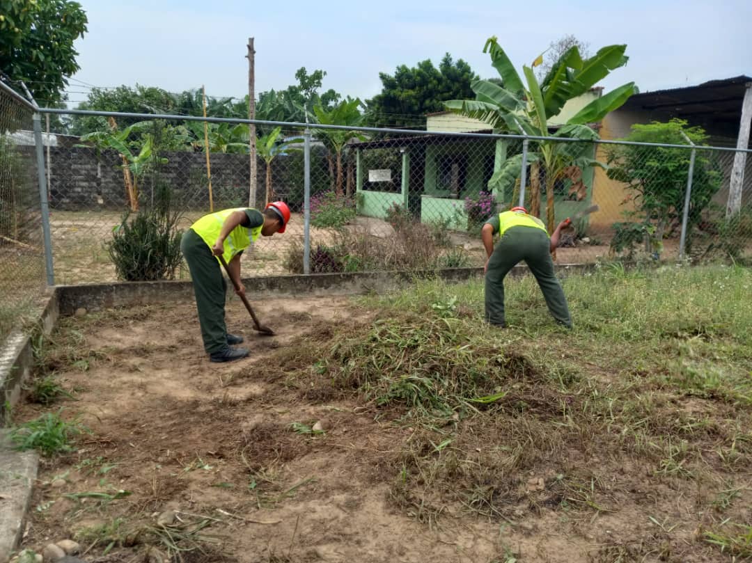 "La #FANB y el 1x10 del buen gobierno continúan trabajando en la recuperación, y remodelación del instituto de educación especial, para  el bienestar de la población de la parroquia santa Cruz de Guaca  del Edo. Barinas.