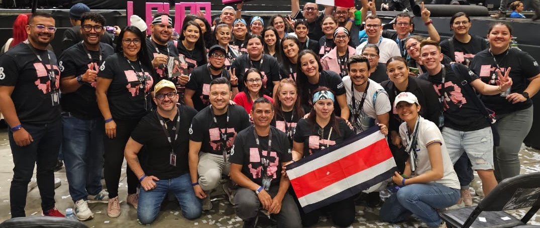 FCLPCR's tweet photo. Gracias @LauraPausini por esta noche INOLVIDABLE!
Esta siempre será tú casa, dónde te sientas amada, segura, y respetada tú y todos los tuyos, desde ya les estamos esperando de regreso.
Que todos tus días estén llenos de Pura vida.....! ❤️🇨🇷 https://t.co/8dJDrfC6F4