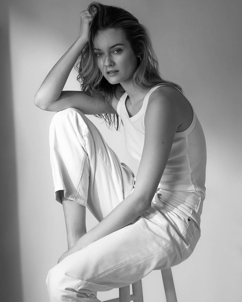 BonheurJewelry_'s tweet image. Understated yet captivating—just how Bonheur does it. #UnderstatedChic

Pictured: Supermodel @JacMonika wearing our Margot #HoopEarrings styled by @olivia.Jakubik for #dnamodels #PortraitsOfAnIcon series ❤️‍🔥

Photographer/Director @kouroshsotoodeh
Creative Director