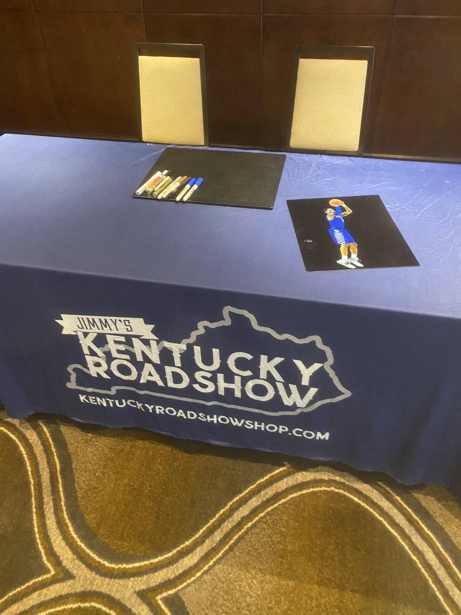 KentuckyCards's tweet photo. 90 minutes from Coach @tulis3 signing at the Hilton Nashville Downtown next to the #Bridgestone !!! Come hang out with us for the next 2-3 hours and hear Kentucky Stories! #BBN #sectournament #tylerulis https://t.co/GVUl2eqGEn