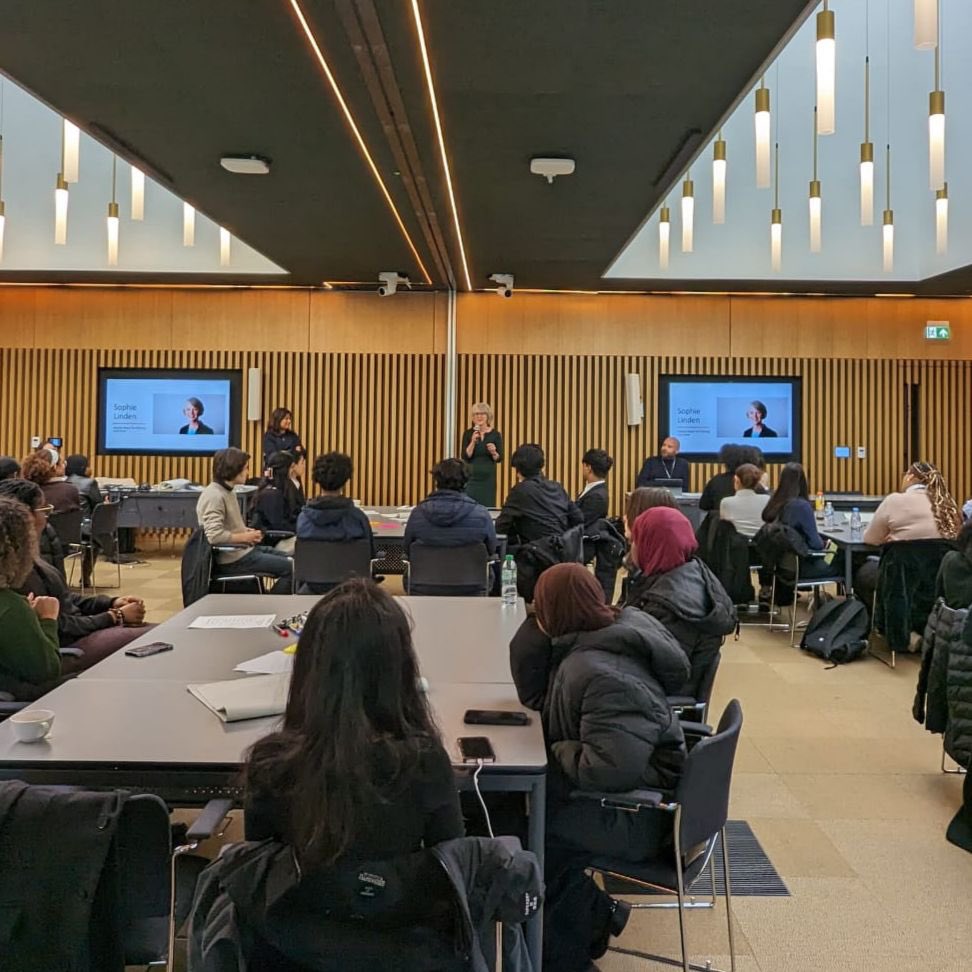 An inspiring morning at City Hall hosting a Career Insight Day for @Future_LeadersP funded by @MayorofLondon It was great to work alongside so many young people who are passionate about making London a more inclusive, equal and fair city.