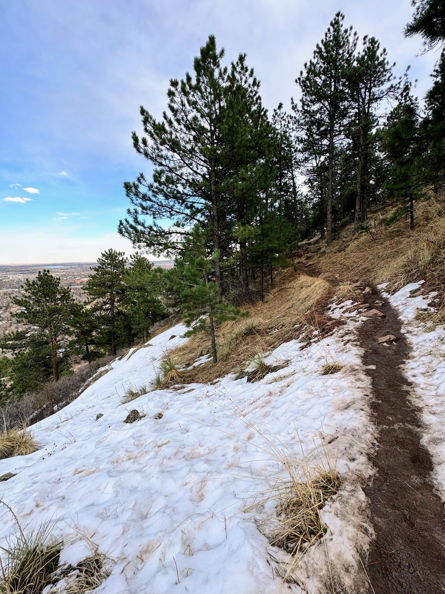 nimrobotics's tweet photo. Also, squeezed in a tiny but beautiful hike!! 🥾 https://t.co/yGi7k0j16P