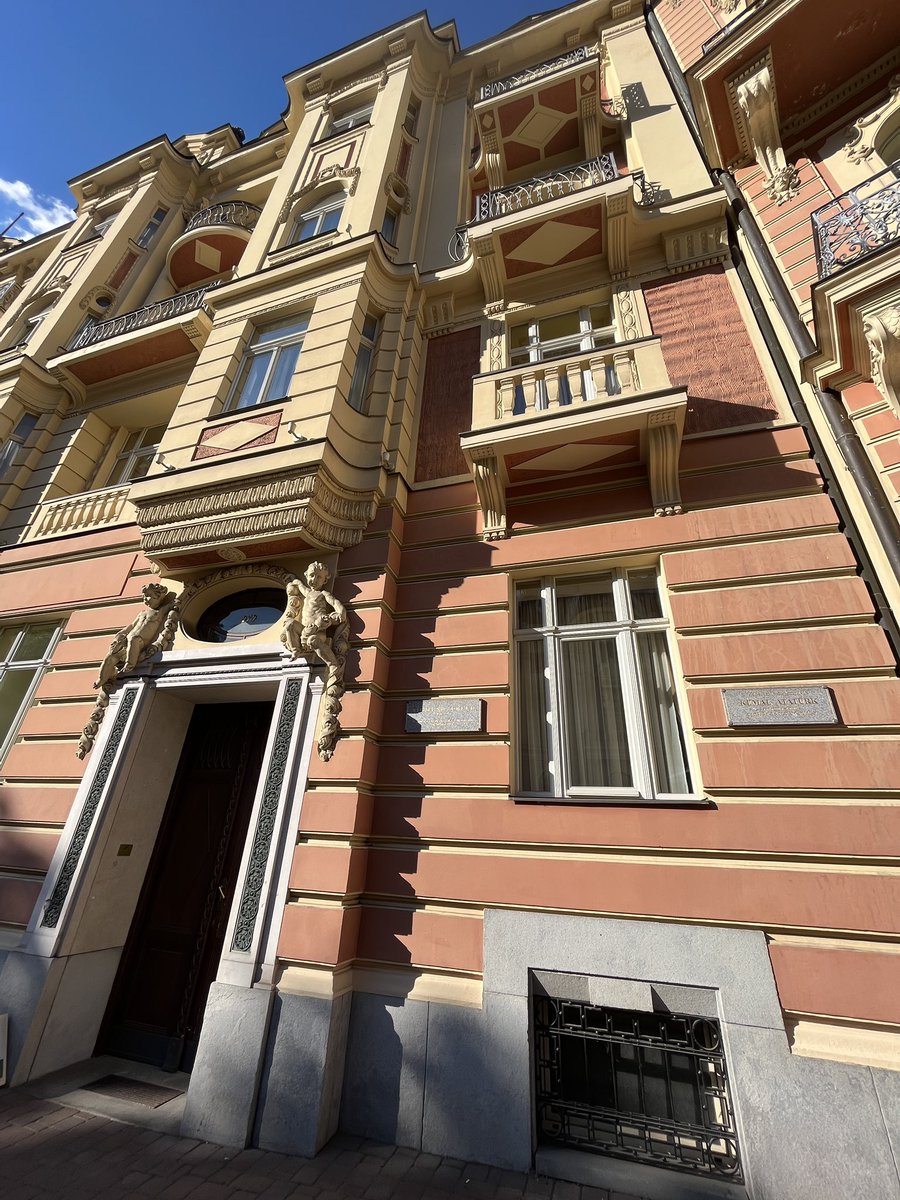 metebalci's tweet photo. @lordsinov Benim bildiğim kadarıyla Rudolfshof burası değil. Atatürk 'ün kaldığı oda kaplıcanın diğer tarafında. https://t.co/4qL9Nz7BBp