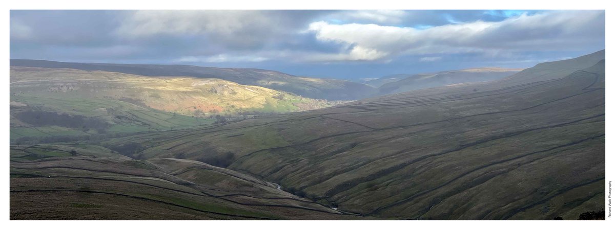 The view as we left #Swaledale this afternoon. You can't help but stop! Down there somewhere is the Farmers Arms. If you'd like to be part of buying the pub, & turn it back to what it was & should be, please visit mukercbs.org and pledge some money. #YorkshireDales